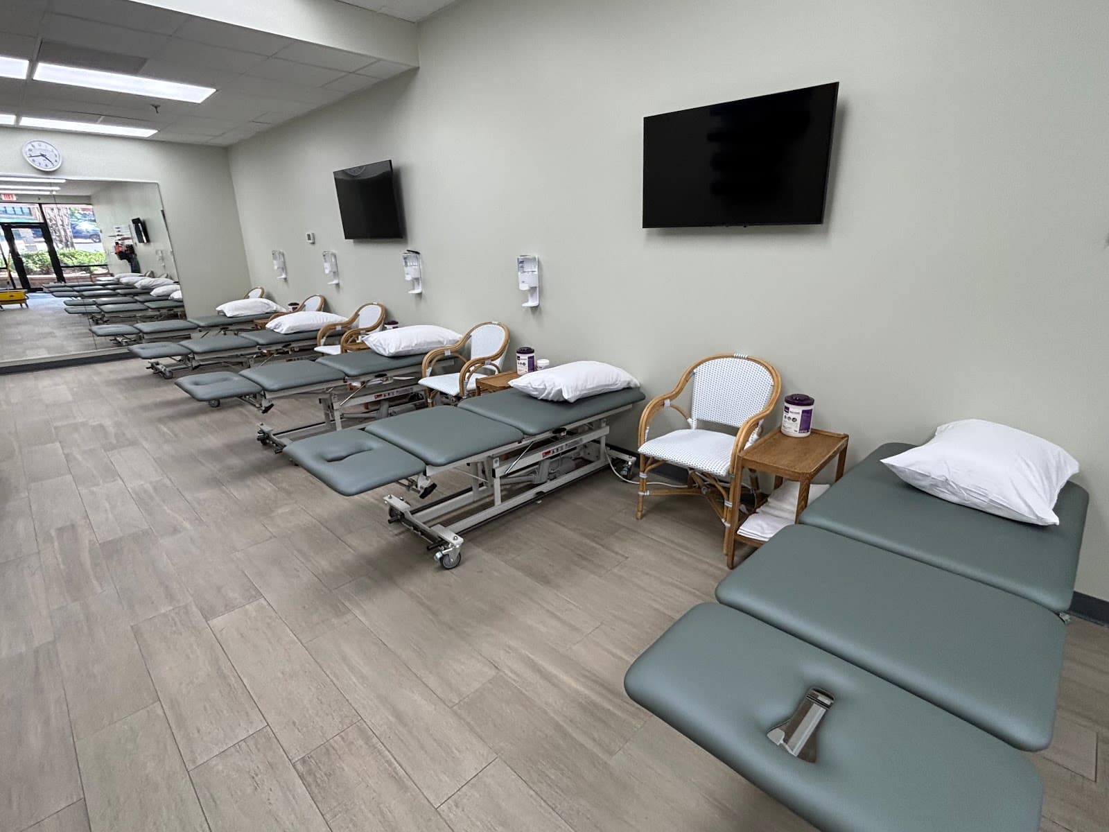 District Physical Therapy clinic — Adhesive capsulitis treatment in Washington DC and Bethesda